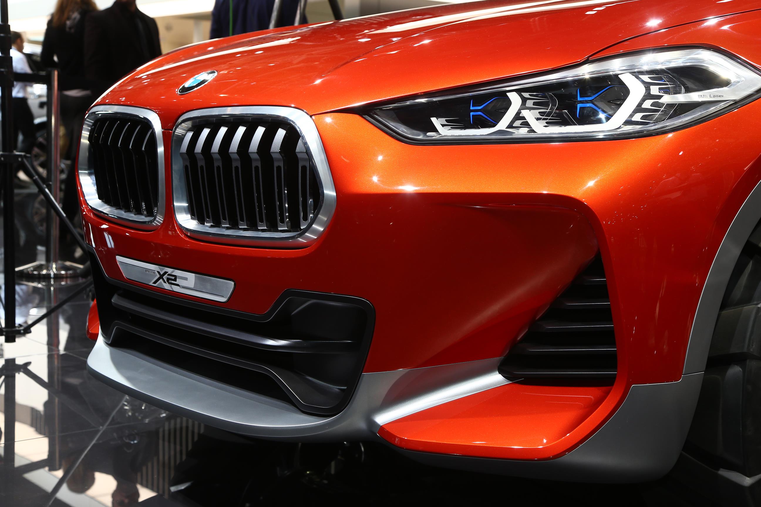 BMW heeft op de Autosalon van Parijs de Concept X2 gepresenteerd, een voorbode voor een auto tussen de X1 en X3.