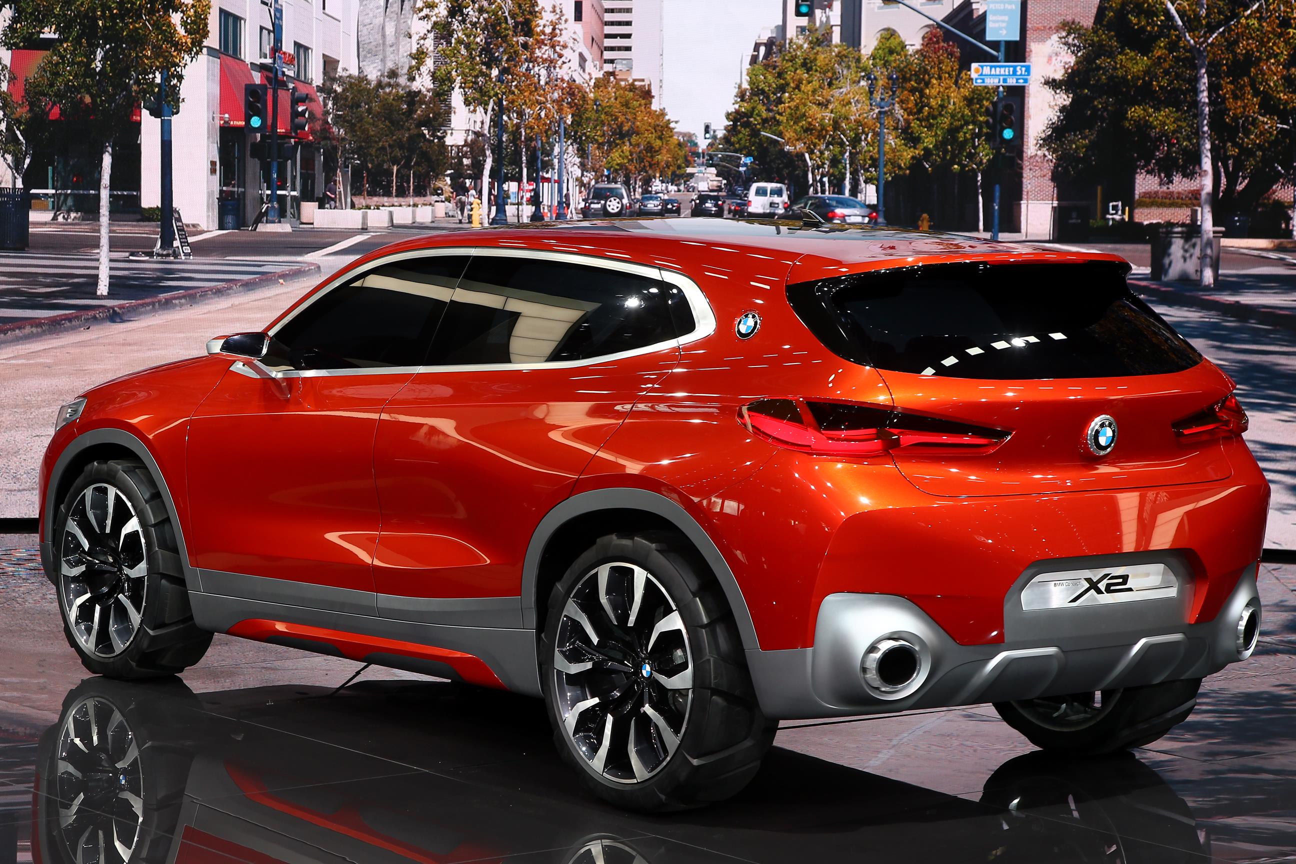 BMW heeft op de Autosalon van Parijs de Concept X2 gepresenteerd, een voorbode voor een auto tussen de X1 en X3.