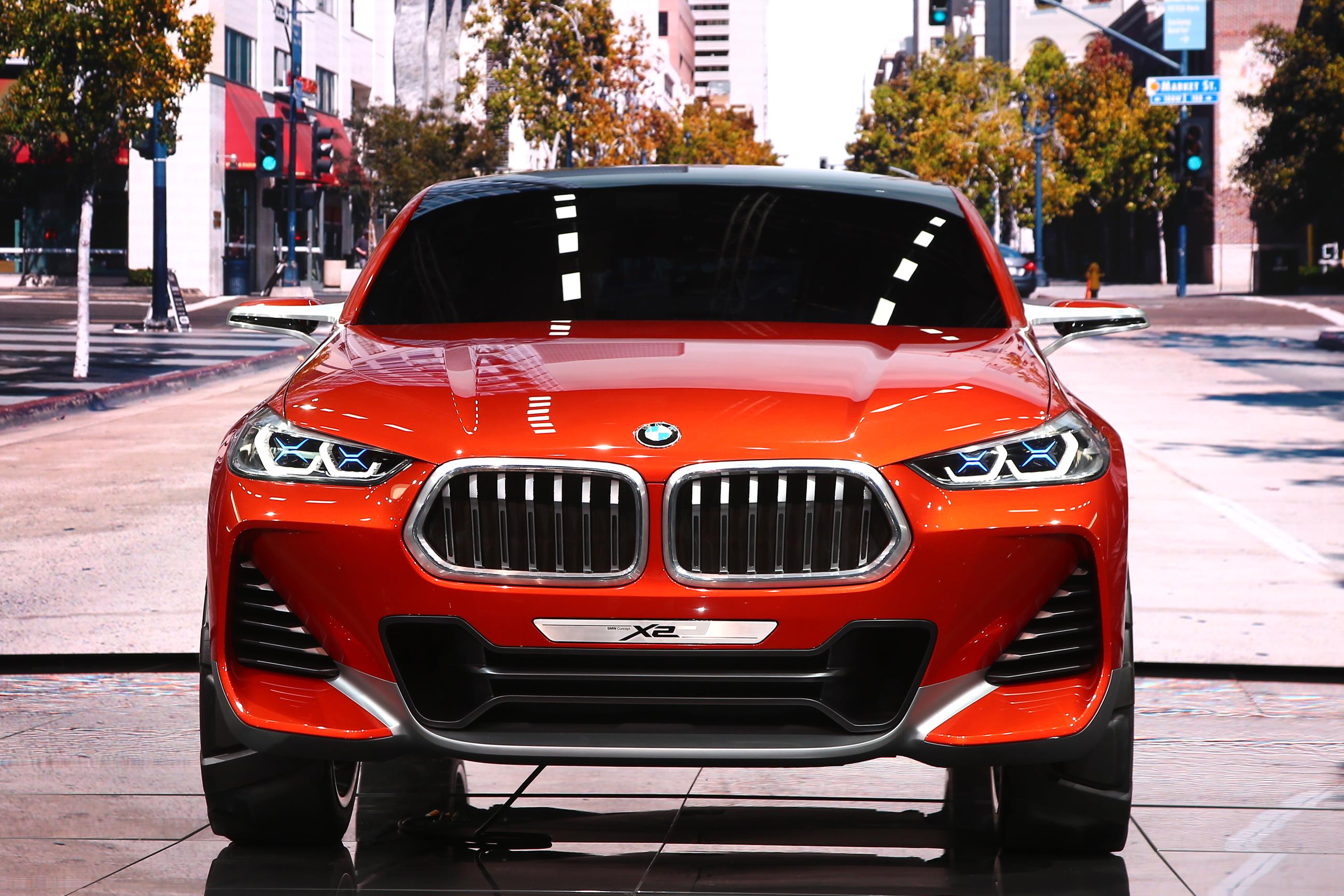 BMW heeft op de Autosalon van Parijs de Concept X2 gepresenteerd, een voorbode voor een auto tussen de X1 en X3.
