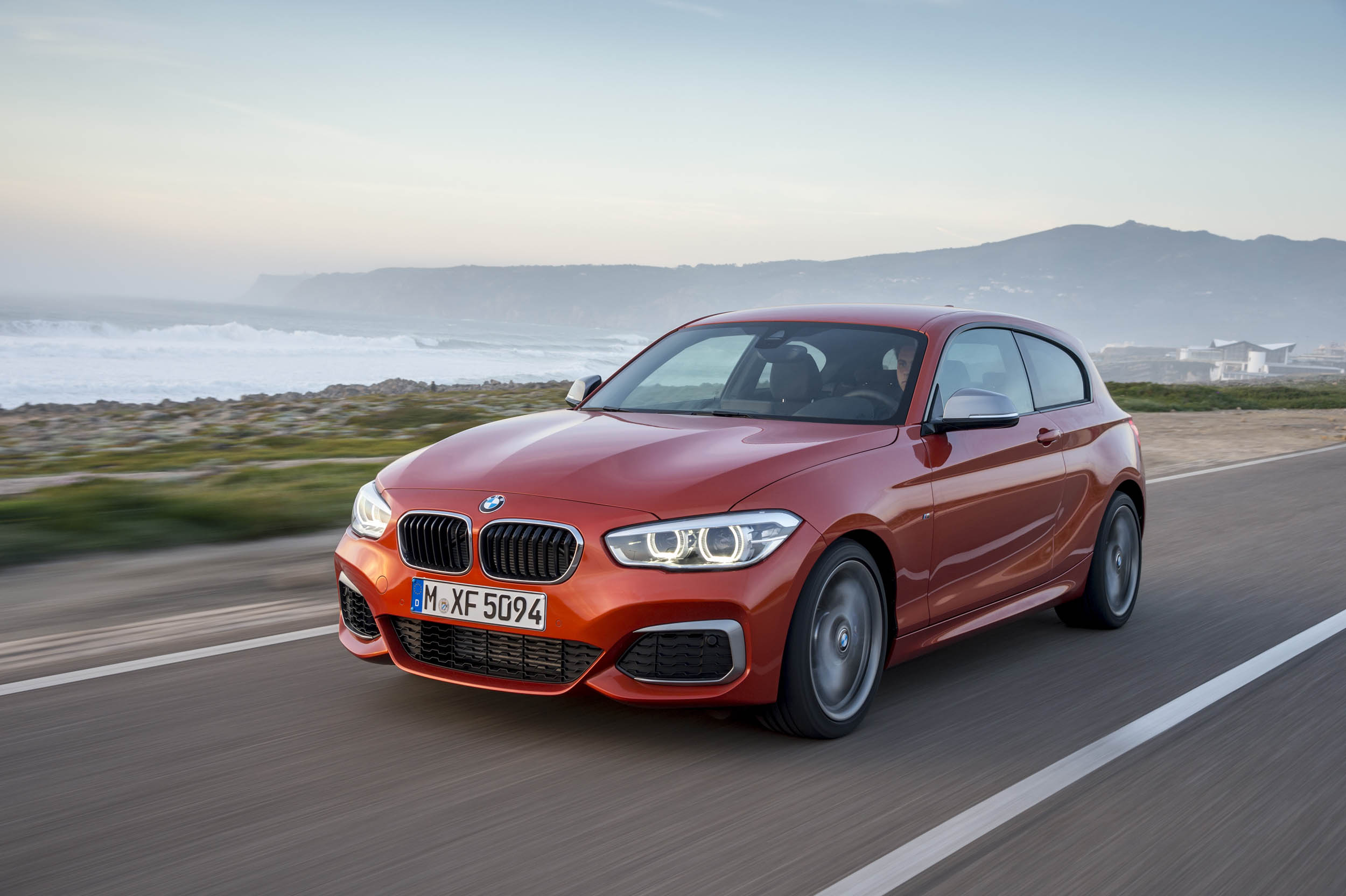 Autotest BMW M135i, de lekkerste 1 Serie die ook nog eens een facelift heeft gekregen en is uitgerust met de handgeschakelde zesbak uit de M3. Feest!