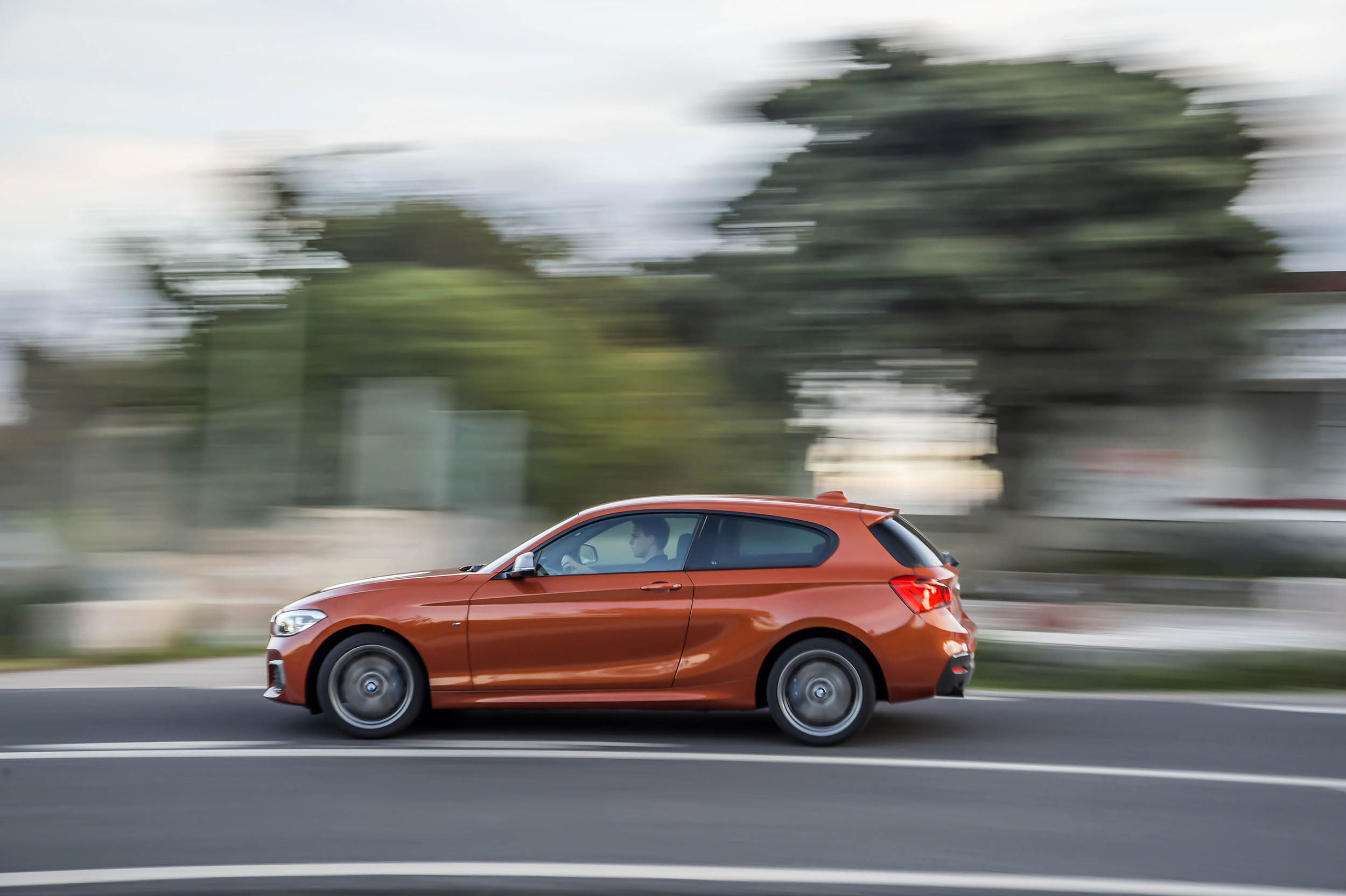 Autotest BMW M135i, de lekkerste 1 Serie die ook nog eens een facelift heeft gekregen en is uitgerust met de handgeschakelde zesbak uit de M3. Feest!