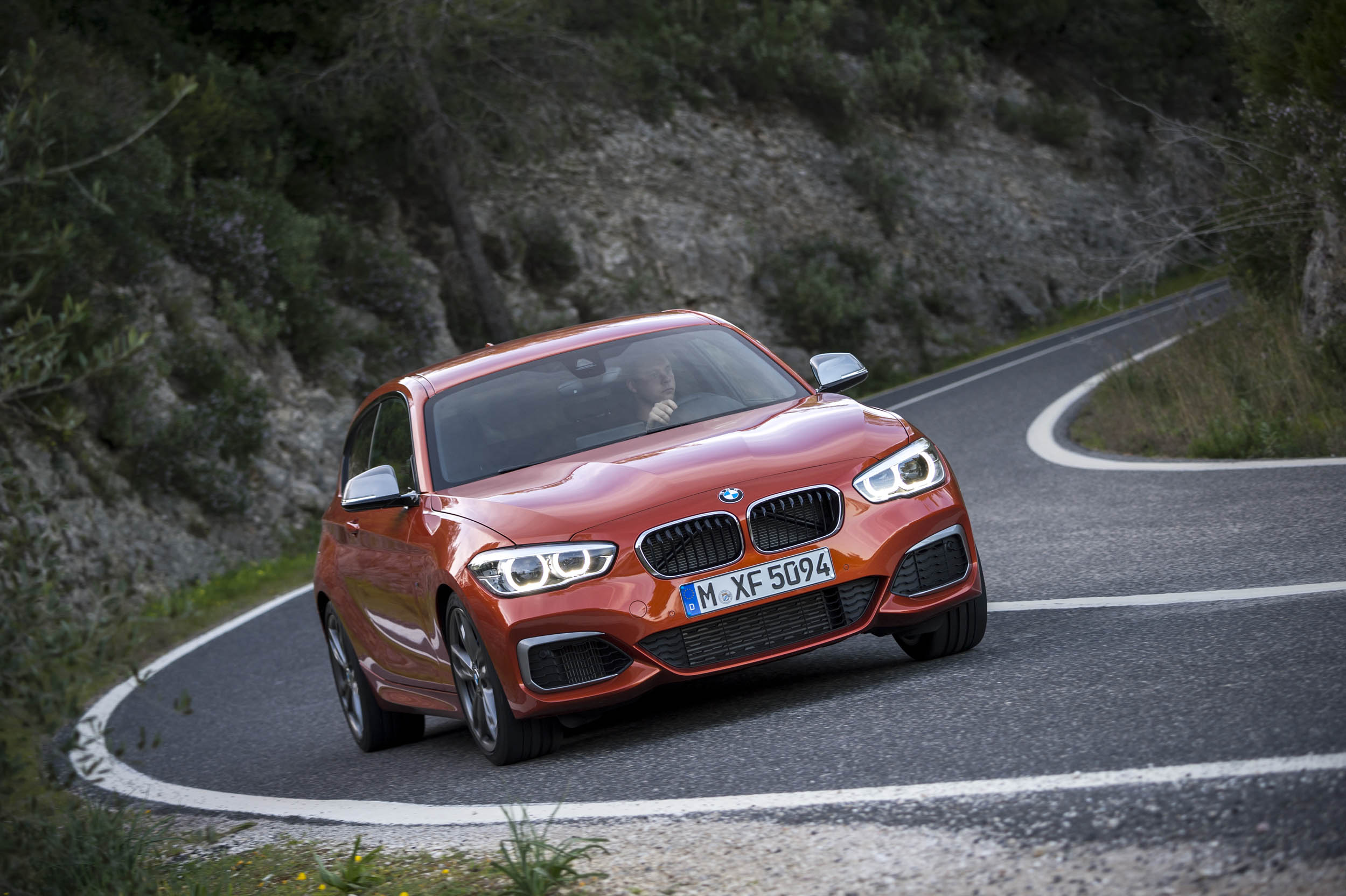 Autotest BMW M135i, de lekkerste 1 Serie die ook nog eens een facelift heeft gekregen en is uitgerust met de handgeschakelde zesbak uit de M3. Feest!