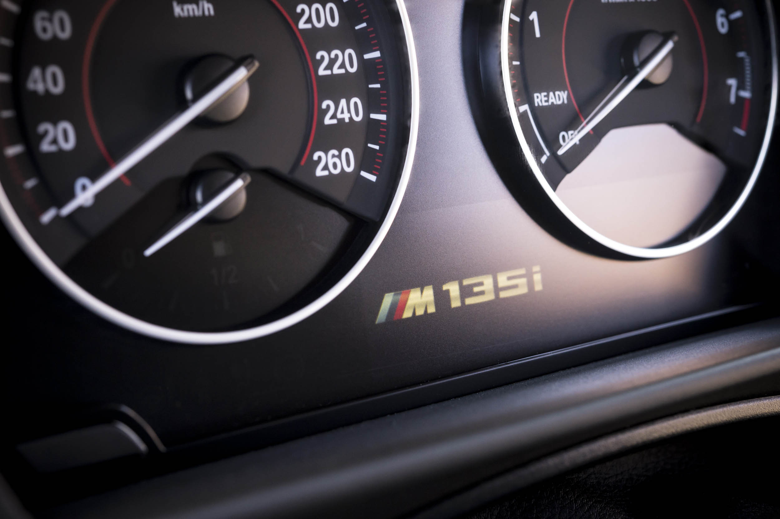 Autotest BMW M135i, de lekkerste 1 Serie die ook nog eens een facelift heeft gekregen en is uitgerust met de handgeschakelde zesbak uit de M3. Feest!