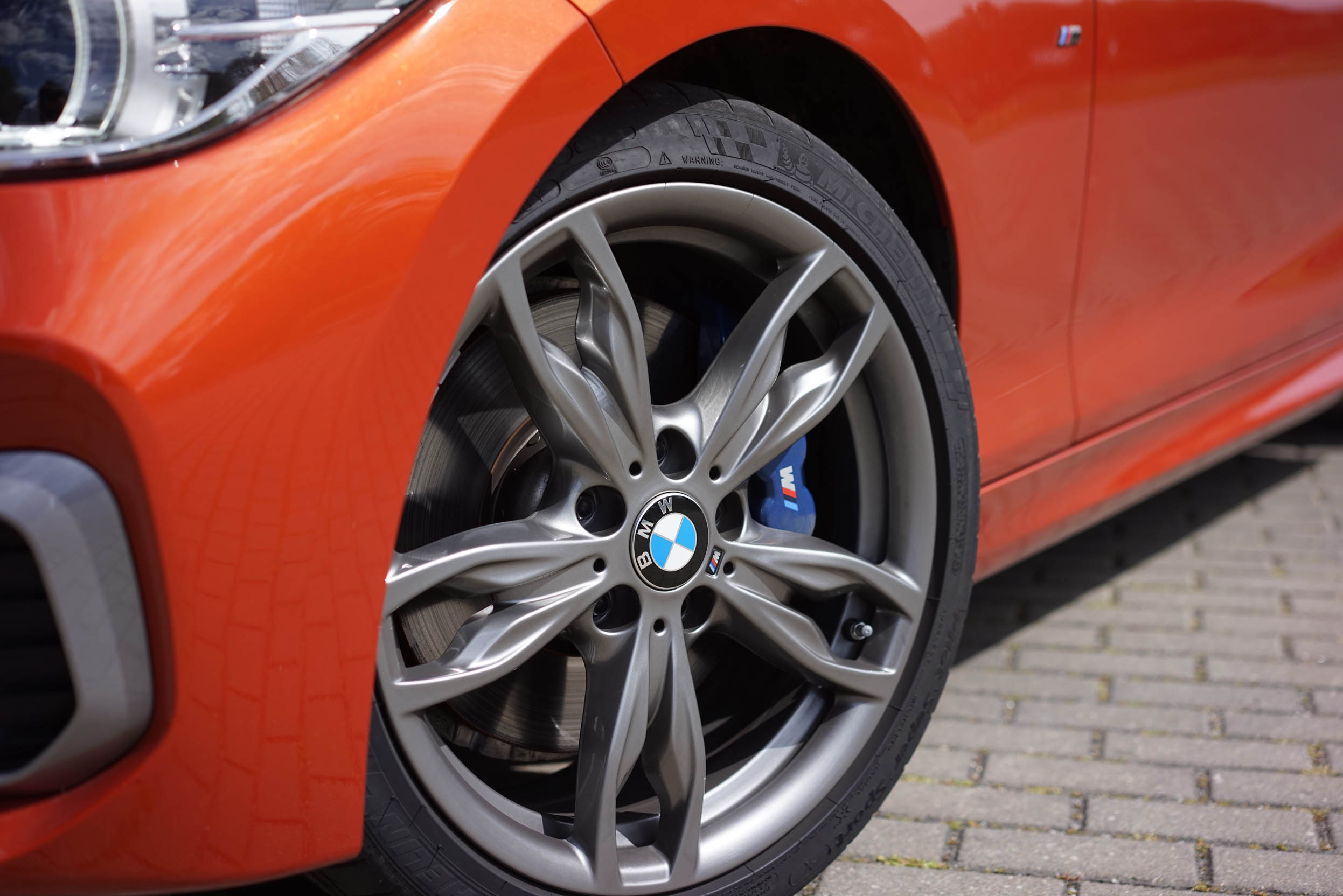Autotest BMW M135i, de lekkerste 1 Serie die ook nog eens een facelift heeft gekregen en is uitgerust met de handgeschakelde zesbak uit de M3. Feest!