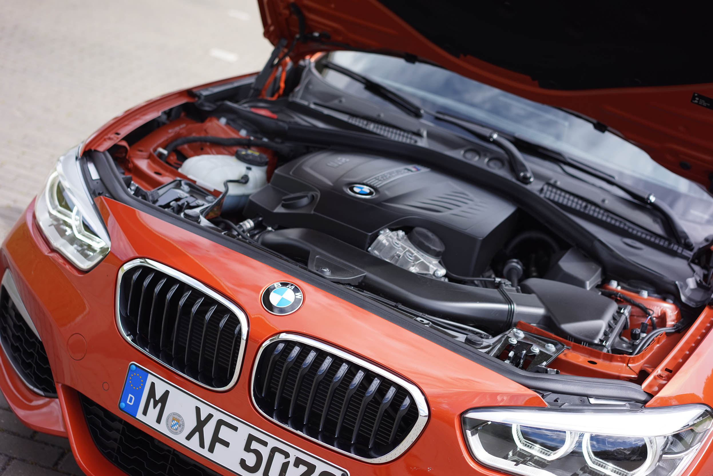 Autotest BMW M135i, de lekkerste 1 Serie die ook nog eens een facelift heeft gekregen en is uitgerust met de handgeschakelde zesbak uit de M3. Feest!