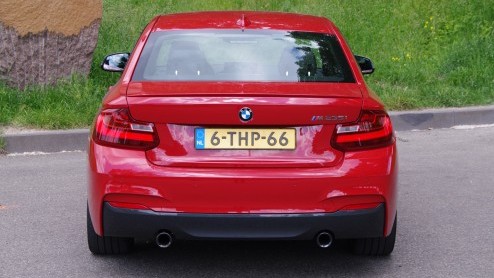 Rijtest BMW M235i. Met de BMW M235i is een kanon in zakformaat en biedt een overvloed aan rijplezier.