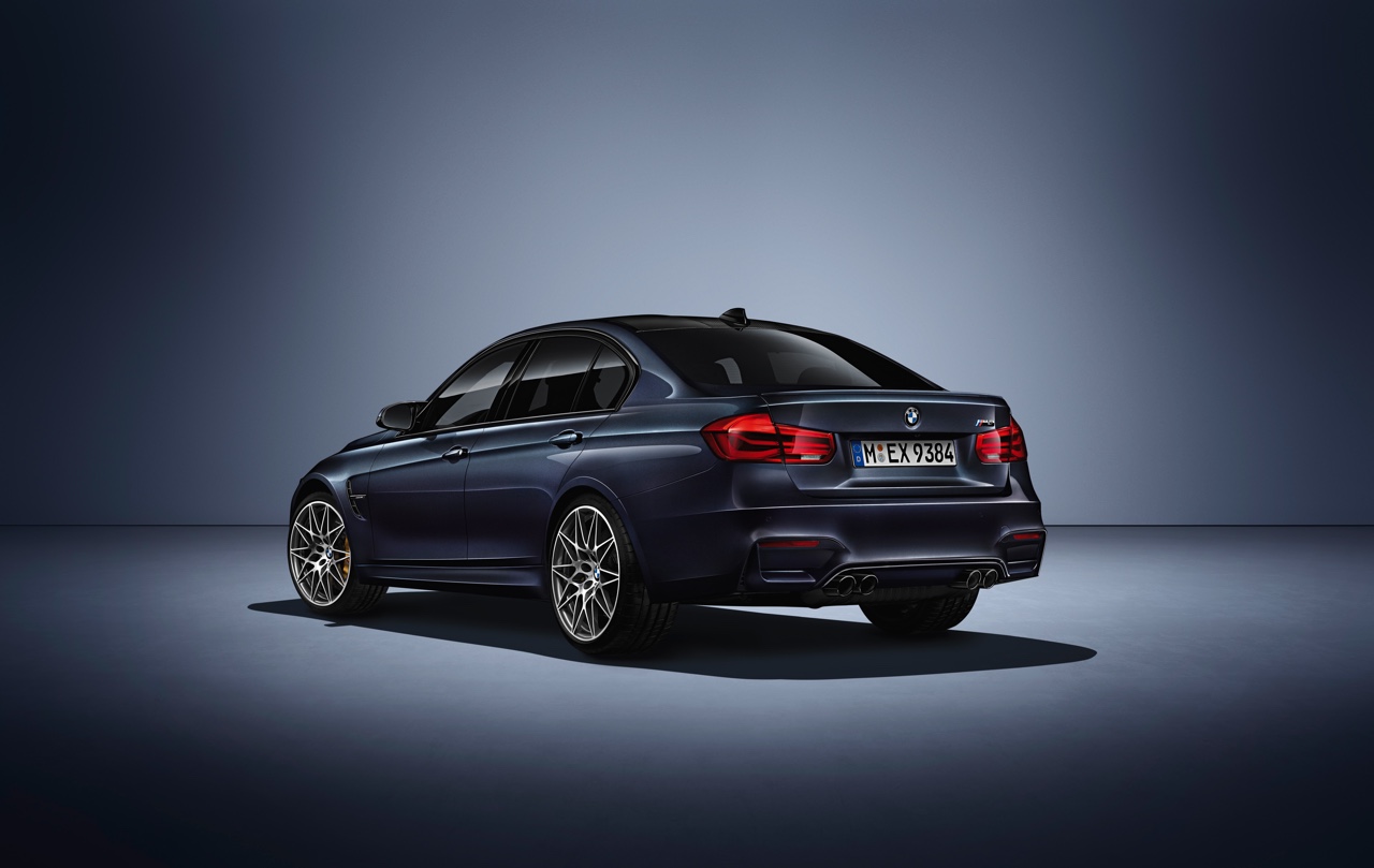 BMW M3 30 Jahre Edition eert het verleden en viert de maatstaf. Er komen 10 exemplaren van de totale oplage a 500 stuks naar Nederland.