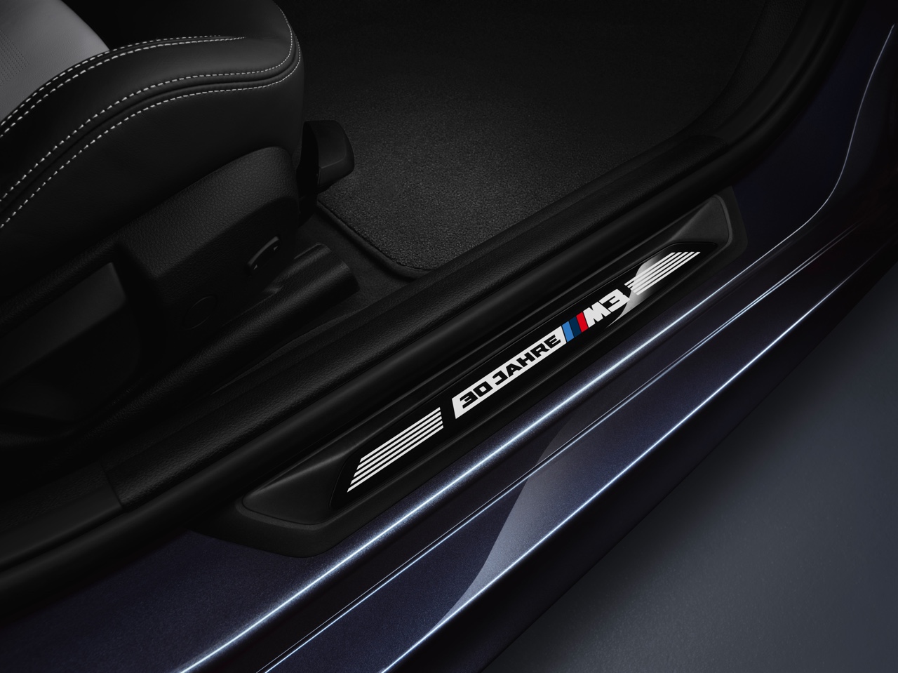 BMW M3 30 Jahre Edition eert het verleden en viert de maatstaf. Er komen 10 exemplaren van de totale oplage a 500 stuks naar Nederland.