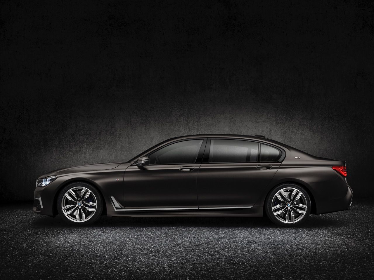 BMW 7 Serie aan de top met M760Li xDrive, dankzij 600 pk uit de 6.6 liter V12.