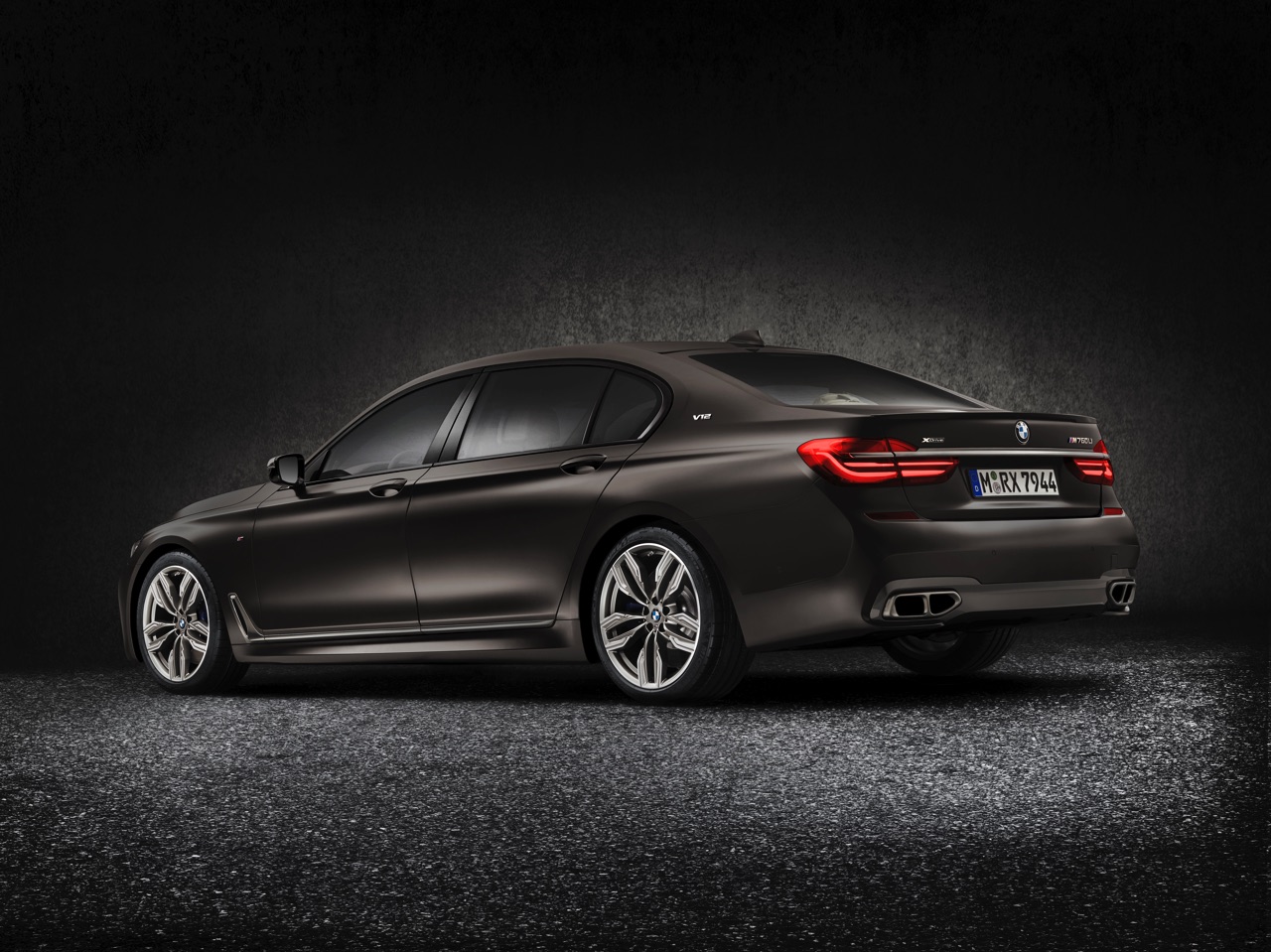 BMW 7 Serie aan de top met M760Li xDrive, dankzij 600 pk uit de 6.6 liter V12.