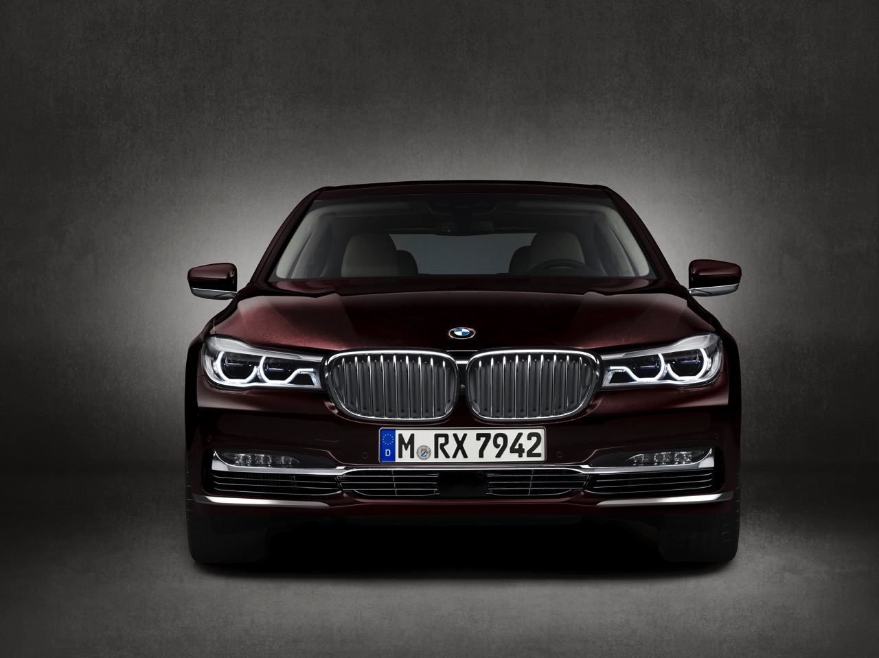 BMW 7 Serie aan de top met M760Li xDrive, dankzij 600 pk uit de 6.6 liter V12.