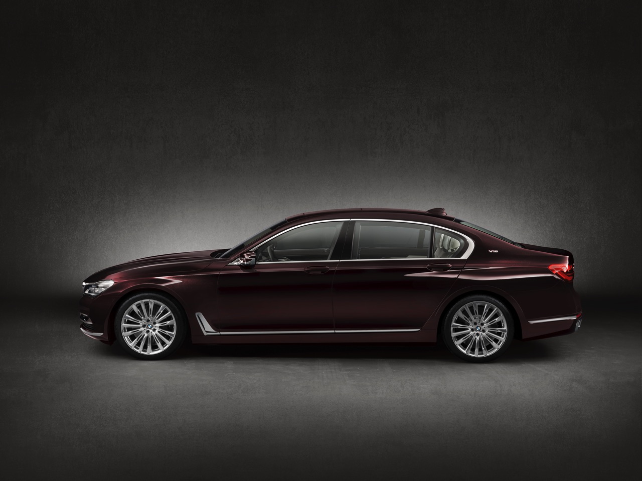 BMW 7 Serie aan de top met M760Li xDrive, dankzij 600 pk uit de 6.6 liter V12.