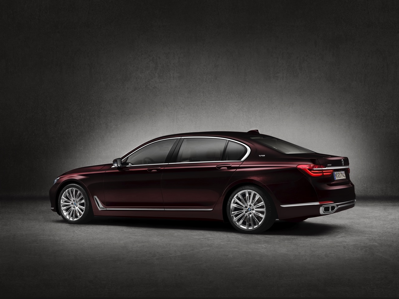 BMW 7 Serie aan de top met M760Li xDrive, dankzij 600 pk uit de 6.6 liter V12.