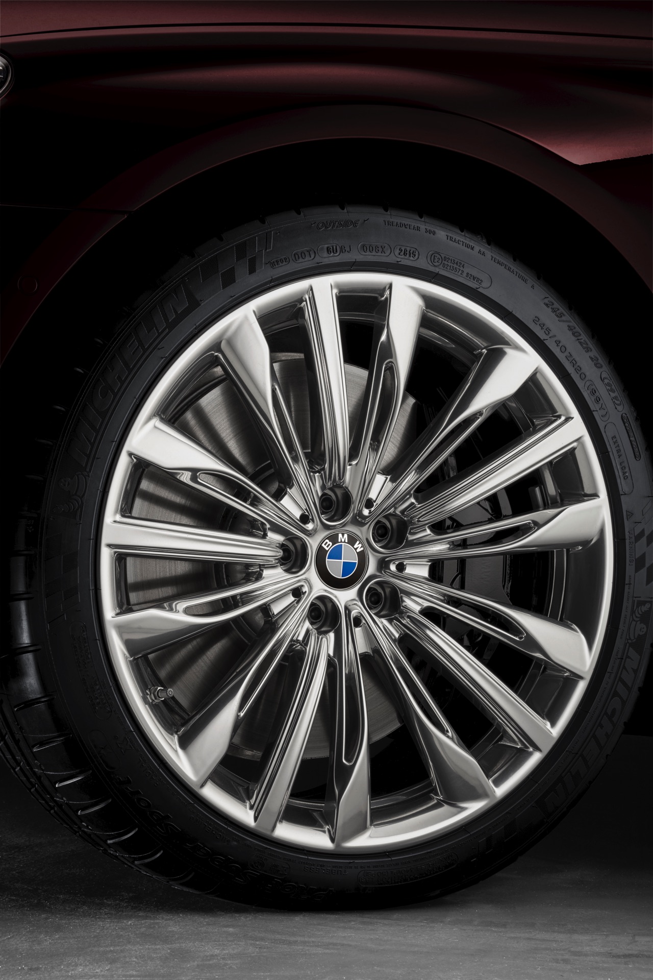 BMW 7 Serie aan de top met M760Li xDrive, dankzij 600 pk uit de 6.6 liter V12.