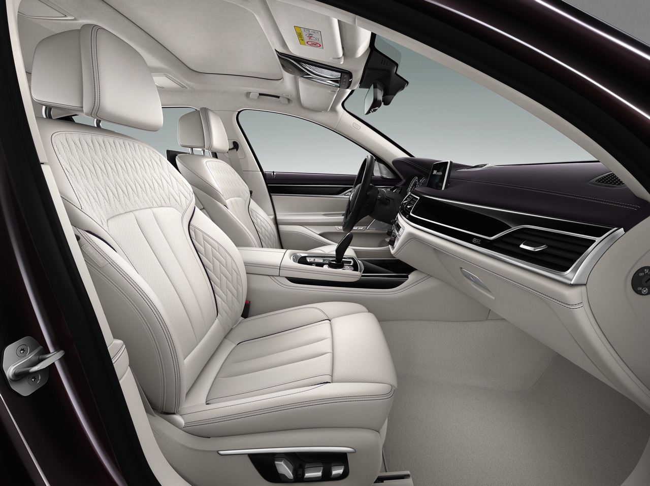 BMW 7 Serie aan de top met M760Li xDrive, dankzij 600 pk uit de 6.6 liter V12.