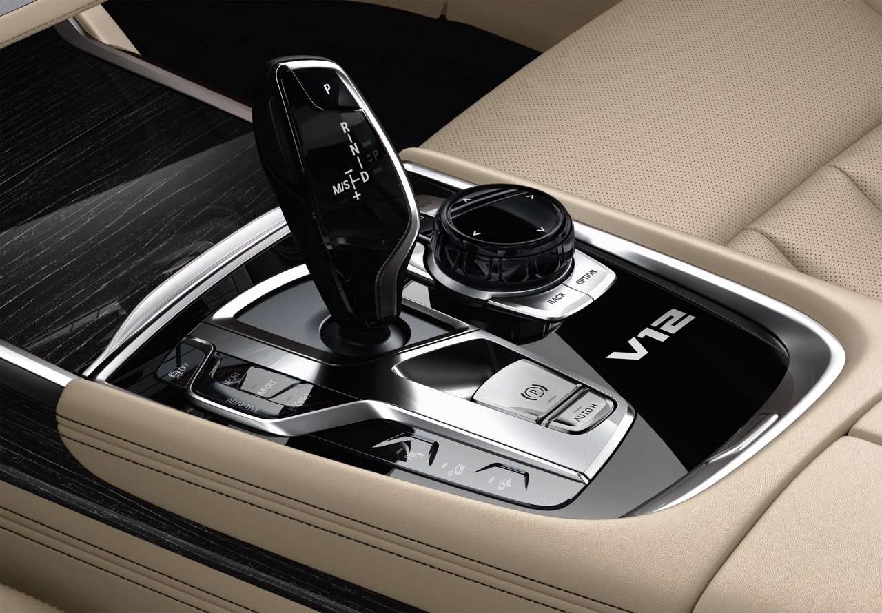 BMW 7 Serie aan de top met M760Li xDrive, dankzij 600 pk uit de 6.6 liter V12.