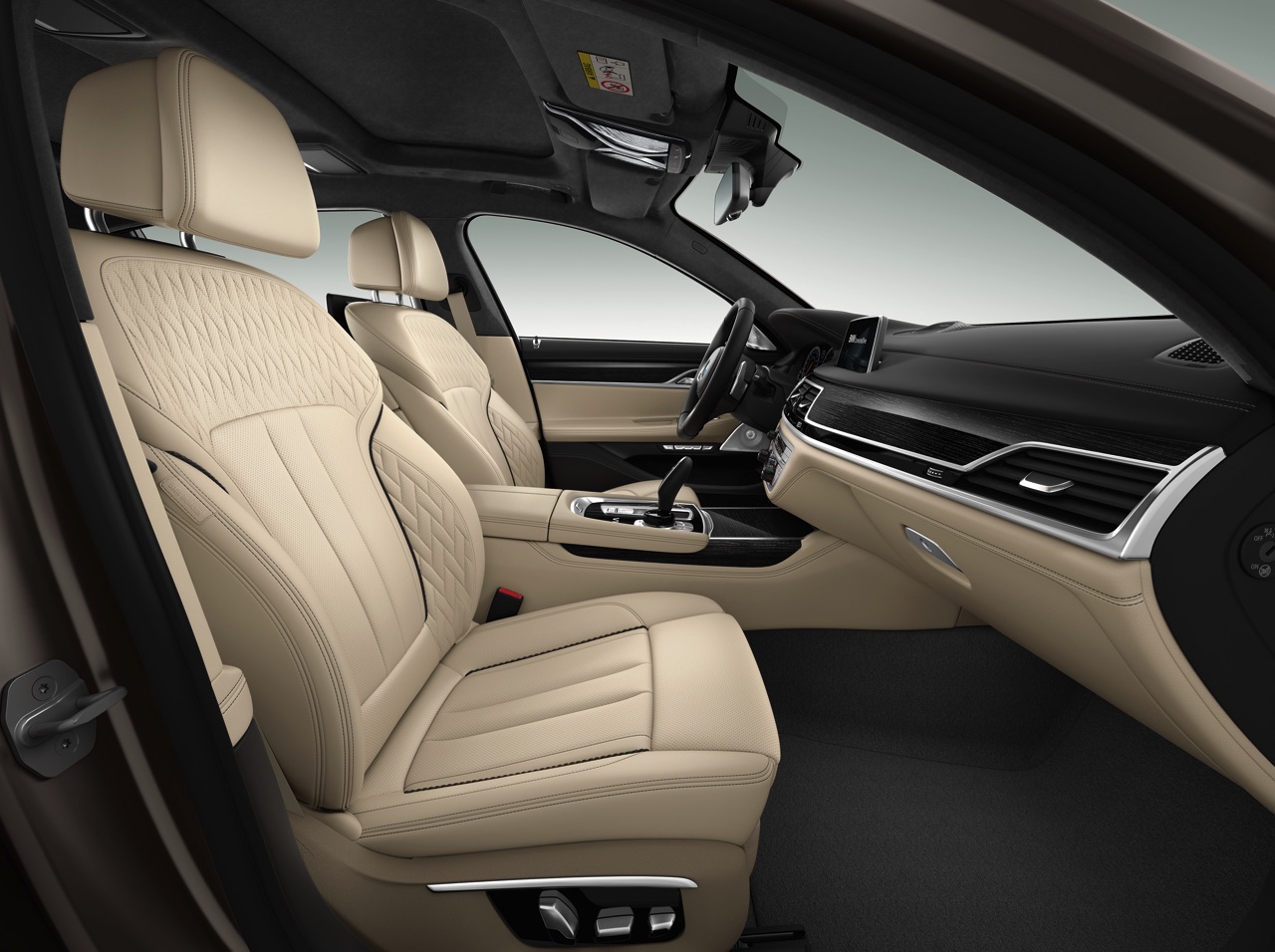BMW 7 Serie aan de top met M760Li xDrive, dankzij 600 pk uit de 6.6 liter V12.