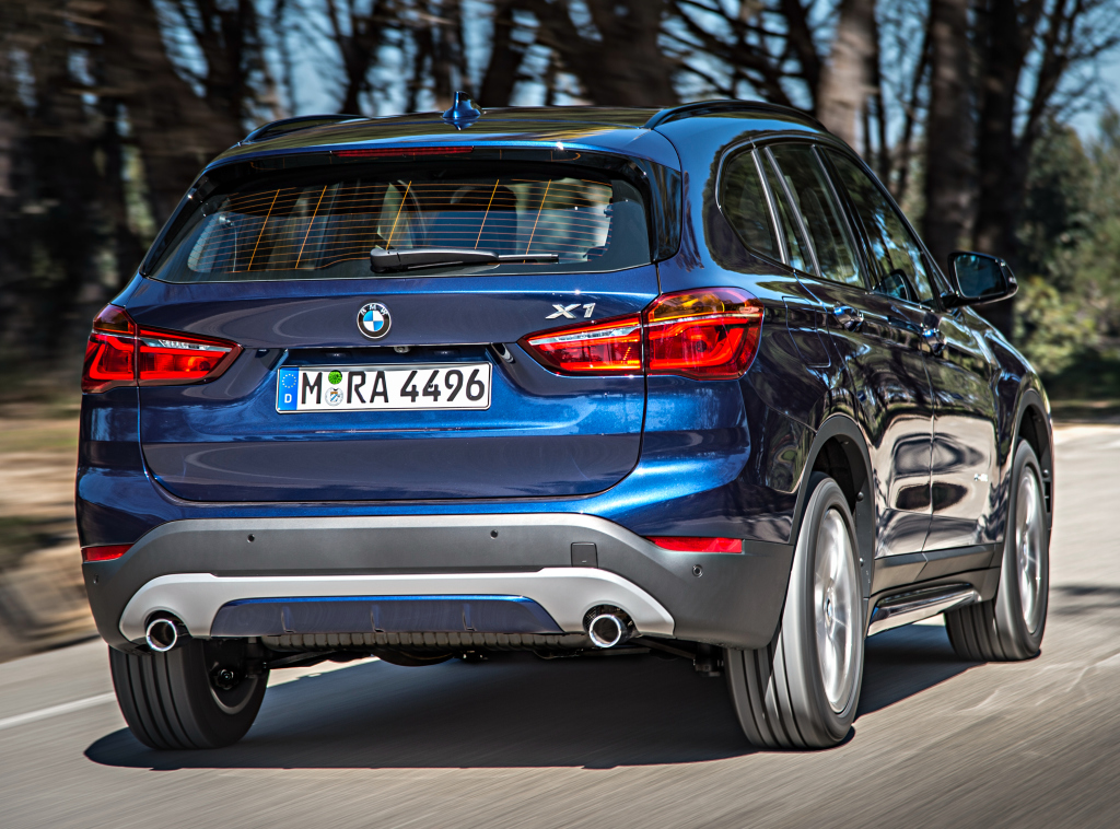 BMW heeft vandaag een prijs geplakt op de X1. De nieuwe compacte SUV kost je minimaal 36.800 euro. Wil je 20% bijtelling, dan kost hij 39.900 euro.