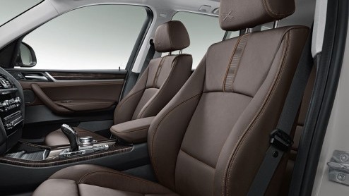 BMW heeft het er maar druk mee. Vrijwel iedere week krijgen we een vernieuwd of nieuw model onder ogen. Nu is het de beurt aan de vernieuwde X3, die (nog) meer gelijkenis vertoont met de X5.