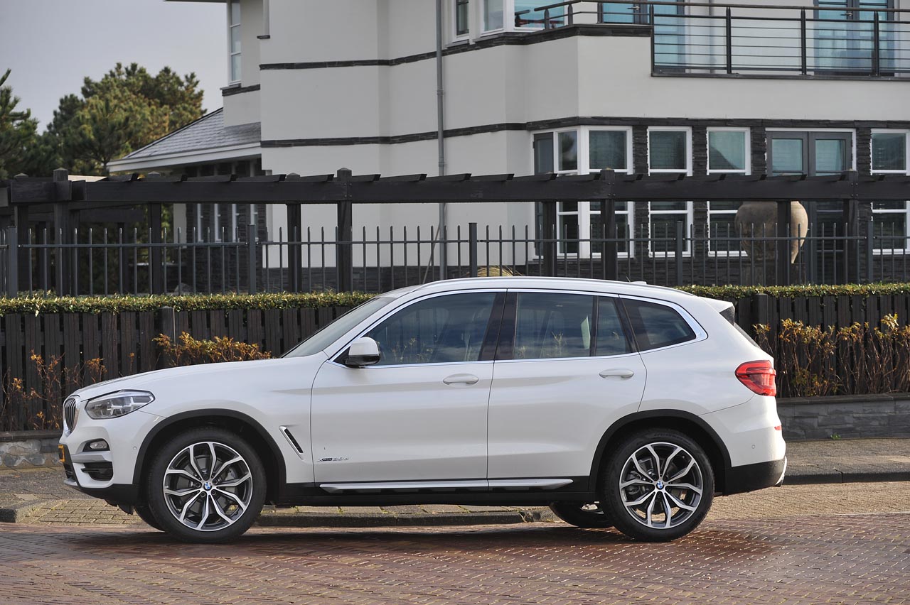 BMW levert de derde generatie X3 die op het gebied van verfijning en voorzieningen weer een flinke stap voorwaarts zet.