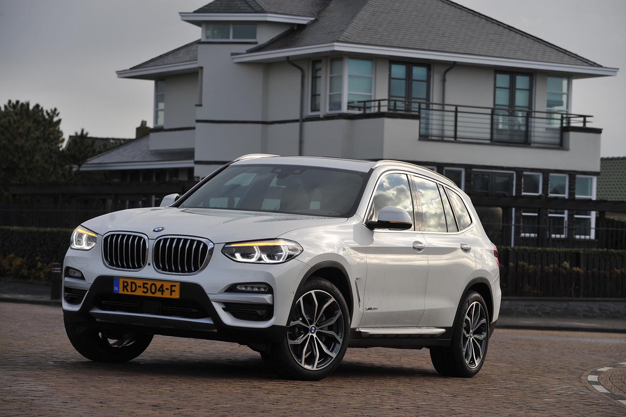 BMW levert de derde generatie X3 die op het gebied van verfijning en voorzieningen weer een flinke stap voorwaarts zet.