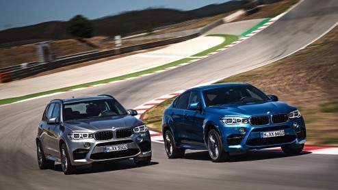 De BMW X5 M en X6 M hebben allebei een uitstoot van 258 gram CO2 per kilometer. Zeker niet weinig, maar wel een stuk minder dan de vorige versies van de auto's. En dat scheelt in de vanafprijzen.