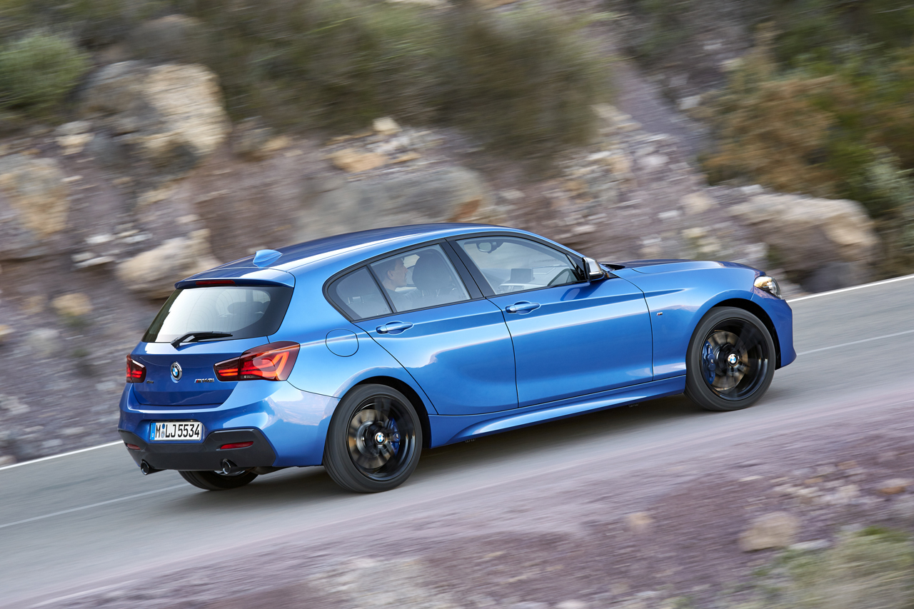 BMW verkoopt voor het eerst in een half jaar meer dan een 1 miljoen nieuwe auto's van het eigen merk, een groei met 5 procent.