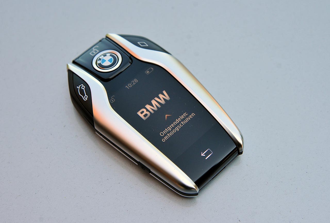 BMW heeft laten weten het einde in te luiden van de traditionele autosleutel.