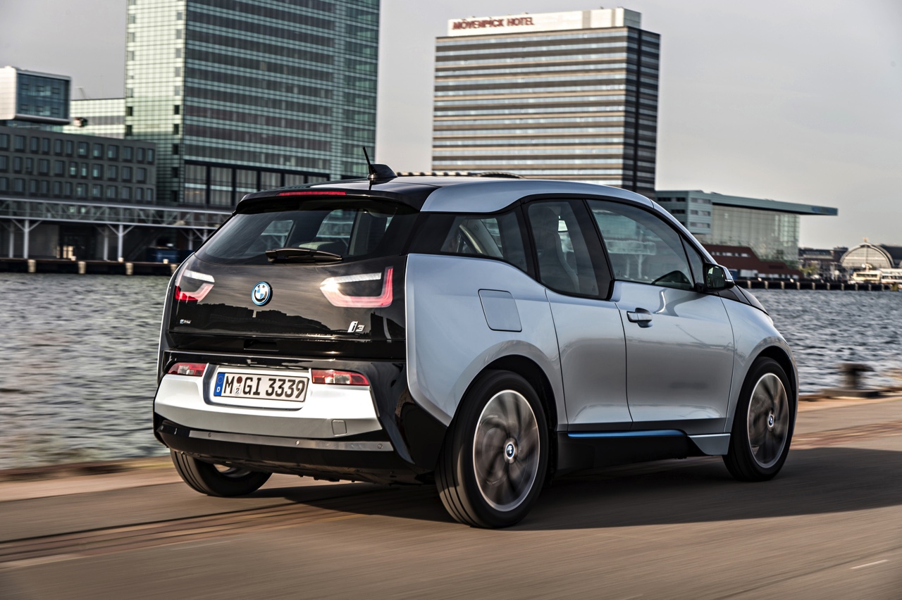 BMW i3 REX alleen in 2015 nog met 7% bijtelling. Daarom is hij er tijdelijk als Limited Black Edition en komt hij naar je toe tijdens I3 on tour.