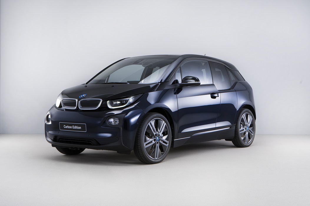 Exclusief voor Nederland presenteert BMW de i3 als Carbon Edition. De speciale uitvoering biedt een uitgebreide uitrusting, in combinatie met een exclusieve lakkleur.