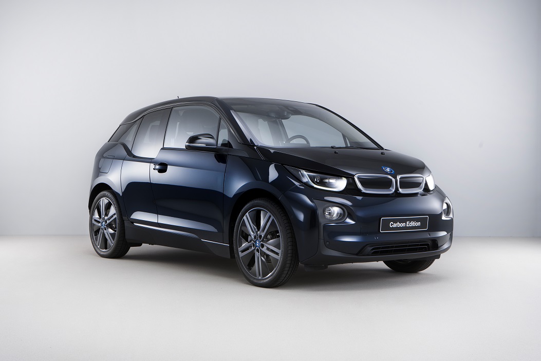 Exclusief voor Nederland presenteert BMW de i3 als Carbon Edition. De speciale uitvoering biedt een uitgebreide uitrusting, in combinatie met een exclusieve lakkleur.