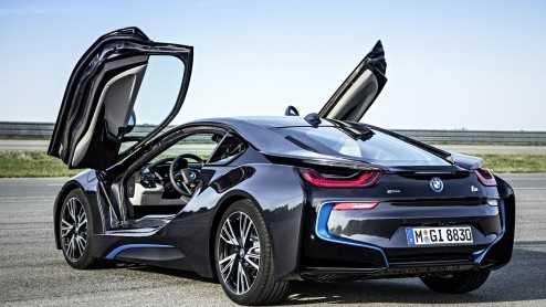 Komende zomer start BMW met de van de i8. De plug-in hybride komt in eerste instantie beschikbaar als exclusieve First Edition.
