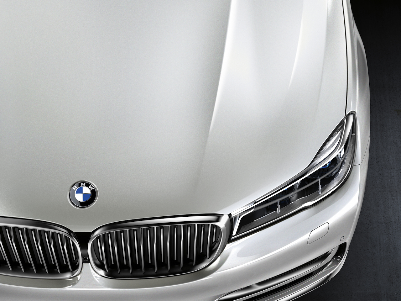 BMW vernieuwt iDrive van X3, X4 en 6 Serie met nieuwe icoonweergave, bekend uit de nieuwe 7 Serie. De wijzigingen zijn onderdeel van modeljaar 2016.