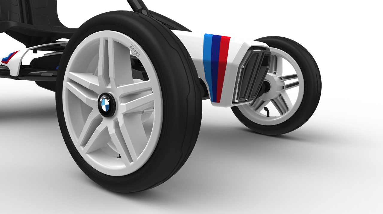 De BMW Street Racer vierwieler is de leukste trapauto voor jongens en meisjes van 3 tot 8 jaar.
