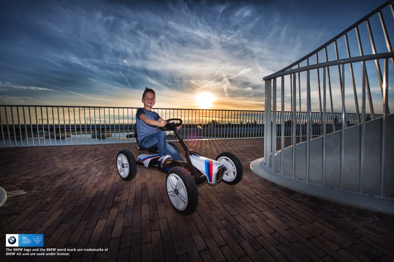 De BMW Street Racer vierwieler is de leukste trapauto voor jongens en meisjes van 3 tot 8 jaar.