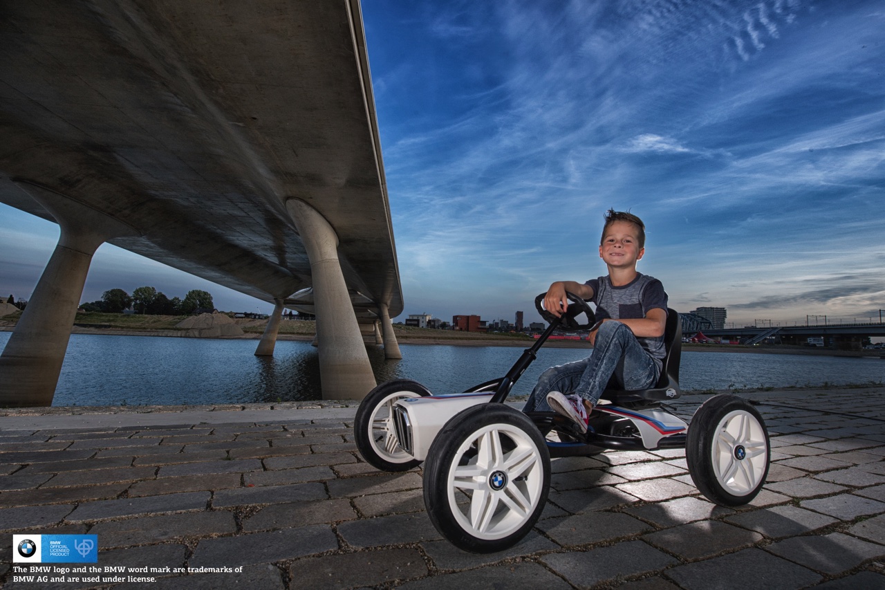 De BMW Street Racer vierwieler is de leukste trapauto voor jongens en meisjes van 3 tot 8 jaar.