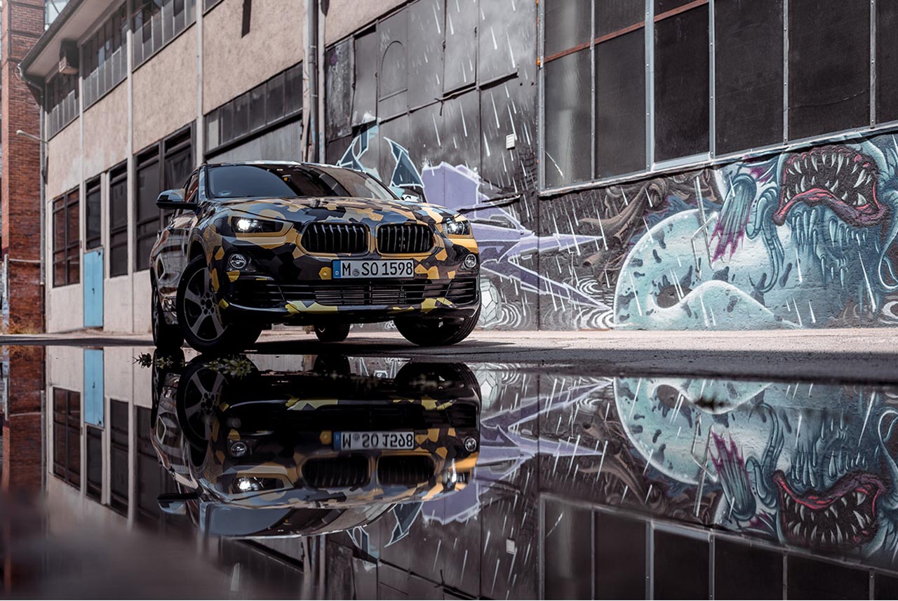 BMW onthult op de IAA definitief de X2. Vandaag geeft het merk foto's vrij van een gecamoufleerde variant als teaser.