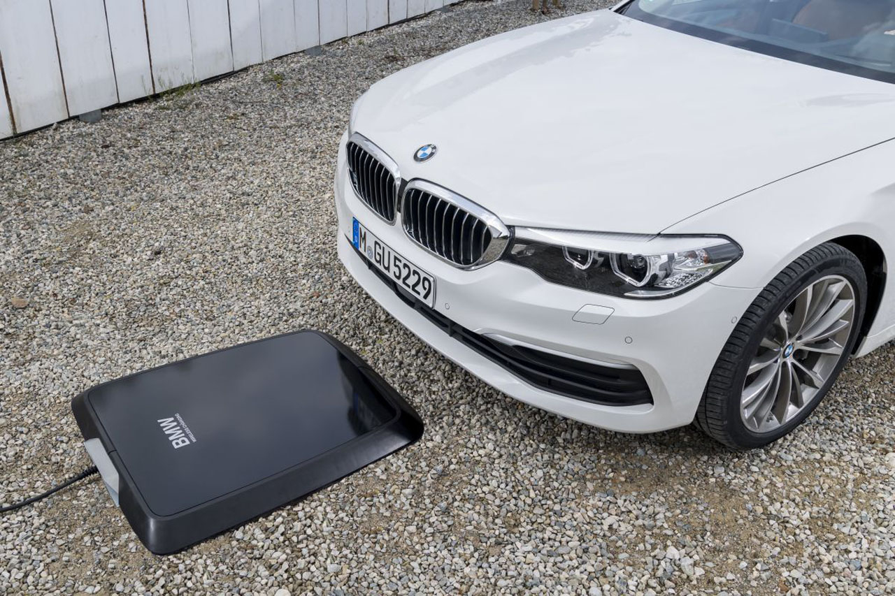 Vanaf 2018 is het mogelijk een plug-in hybride van BMW via inductie op te laden.