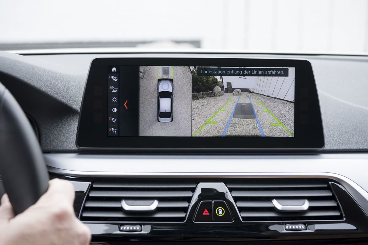 Vanaf 2018 is het mogelijk een plug-in hybride van BMW via inductie op te laden.