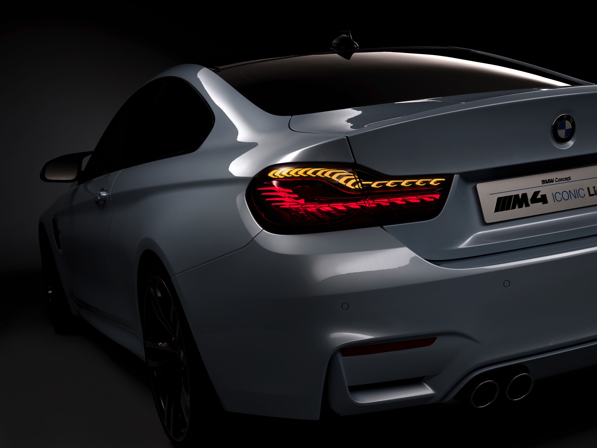 BMW laat in Las Vegas zien wat er allemaal mogelijk is op het gebied van verlichting. Laserlampen, OLEDs en nieuwe functies...