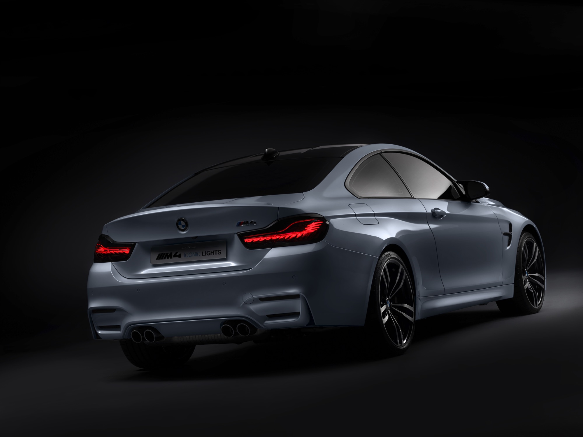 BMW laat in Las Vegas zien wat er allemaal mogelijk is op het gebied van verlichting. Laserlampen, OLEDs en nieuwe functies...