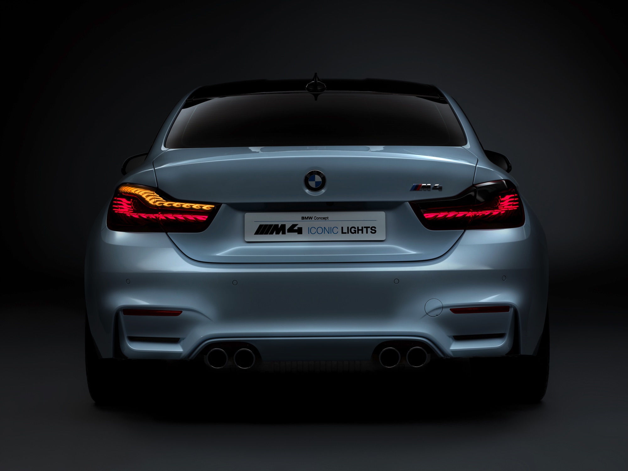 BMW laat in Las Vegas zien wat er allemaal mogelijk is op het gebied van verlichting. Laserlampen, OLEDs en nieuwe functies...