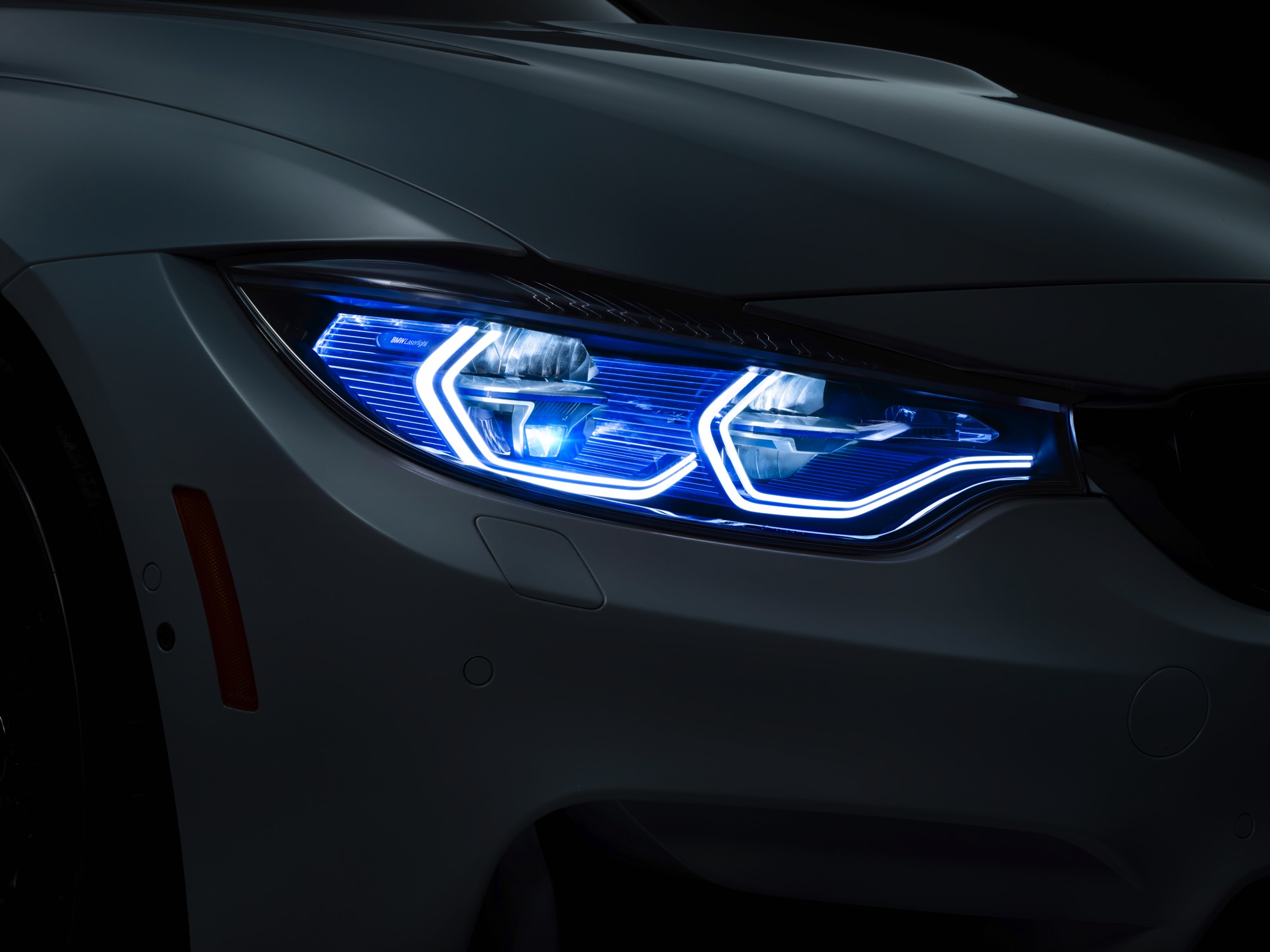 BMW laat in Las Vegas zien wat er allemaal mogelijk is op het gebied van verlichting. Laserlampen, OLEDs en nieuwe functies...