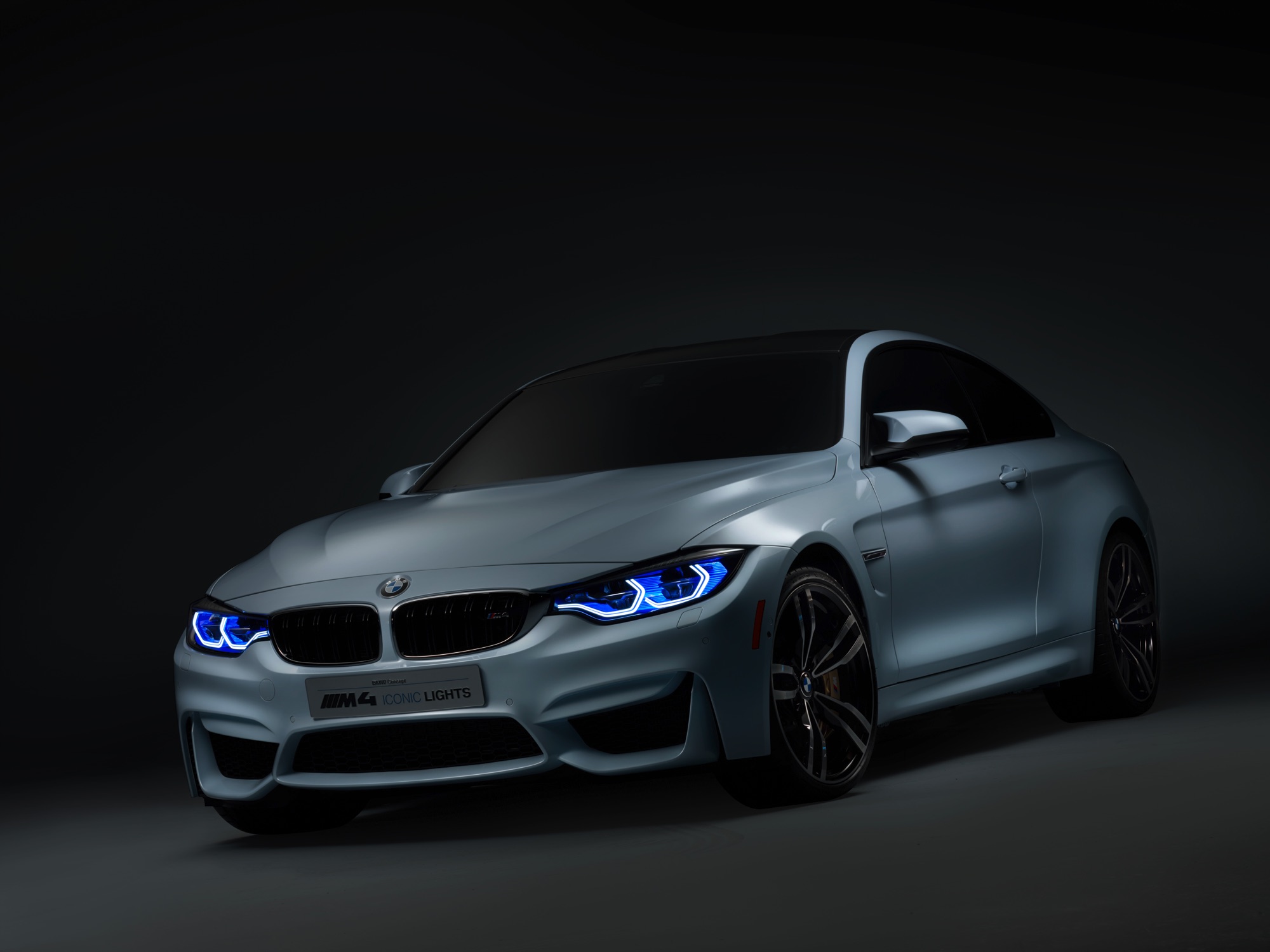 BMW laat in Las Vegas zien wat er allemaal mogelijk is op het gebied van verlichting. Laserlampen, OLEDs en nieuwe functies...