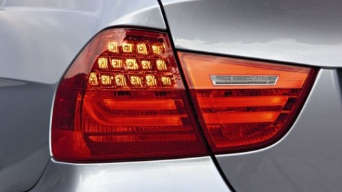 Als antwoord op de volledig nieuwe modellen van de concurrentie gooit BMW er gewoon een facelift tegenaan voor de 3-serie. En dan maar hopen dat ie zich weer kan meten met zijn tegenstrevers. Natuurli
