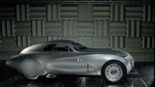 Vorige eeuw had je nog echt historische races. De Mille Miglia was er zo eentje. BMW heeft daar tussen 1927 en 1957 niet onverdienstelijk aan meegedaan en heeft zelfs in 1940 een record neergezet dat 