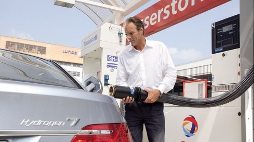 Een 6.0 liter V12 lijkt in de mode te zijn. Was het eerder Audi deze week die een dergelijke motor presenteerde, nu is het BMW die een nieuwe 6.0 liter V12 aan gaat bieden.