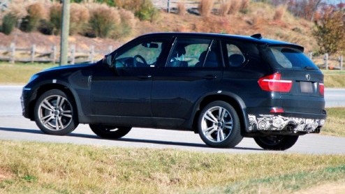 De M-rage bij BMW is behoorlijk op dreef. Naast de X6 M kunnen we ook de X5 in M-uitmonstering tegemoet zien. Dat betekent meer een stevige spiermassa qua looks en motorisering.
