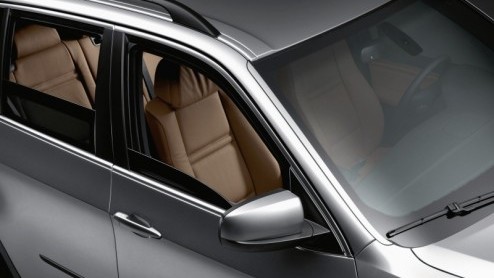 Je kunt het niet zien, maar dit is een heel veilige BMW X5. Zelfs zo veilig dat kogels geen kans krijgen om binnen te dringen. Het is de BMW X5 Security, die af-fabriek klaargestoomd is voor serieuze 