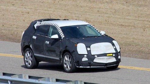 Cadillac timmert weer aan de weg werkt aan een compacte SUV, de BRX. Deze nieuwkomer staat voor 2010 gepland, maar we kunnen de eerste gecamoufleerde beelden laten zien.